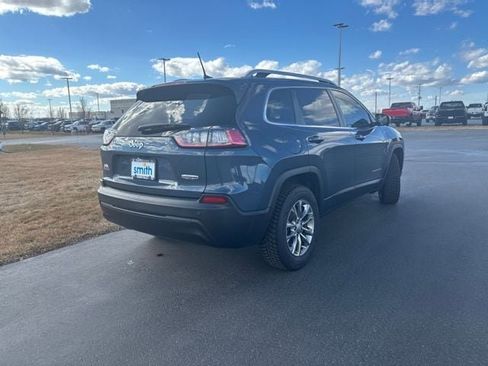 Used 2019 Jeep Cherokee Latitude Plus w/ Comfort/Convenience Group image 3
