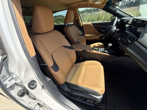 Used 2024 Lexus ES 300h w/ Premium Package FWD image 16