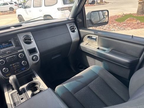 Used 2017 Ford Expedition XLT AWD/4WD image 16