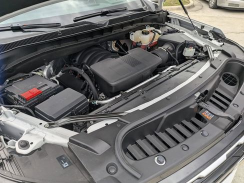 Used 2025 Chevrolet Suburban High Country RWD image 23
