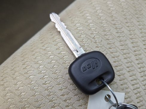 Used 2016 Toyota Camry LE image 30