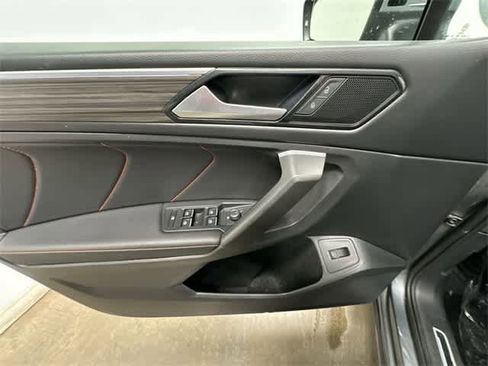 Certified 2024 Volkswagen Tiguan SE image 17