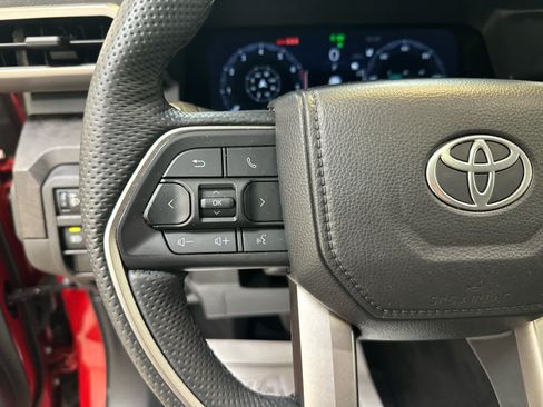 Used 2025 Toyota Tacoma Limited AWD/4WD image 22