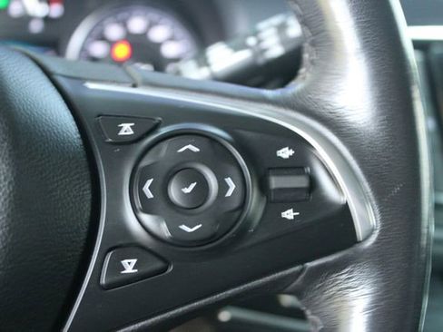 Used 2019 Buick Enclave Essence image 18