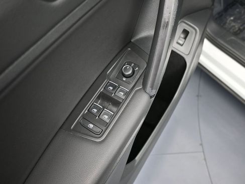 Used 2019 Volkswagen Tiguan SEL image 14