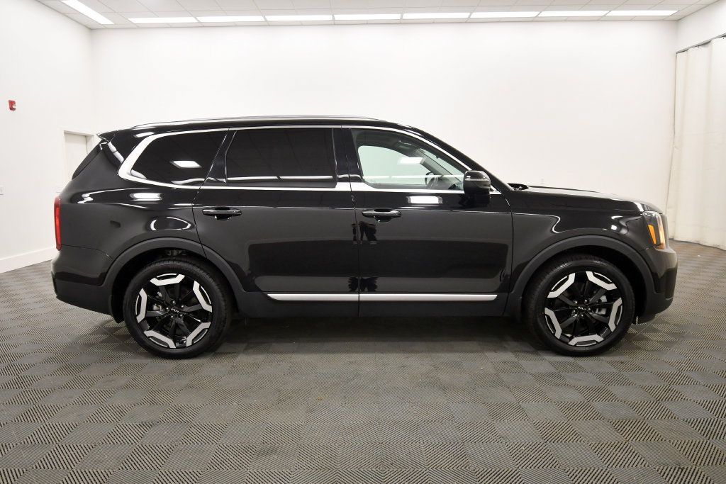 Certified 2024 Kia Telluride S w/ S Sunroof Package AWD/4WD image 9