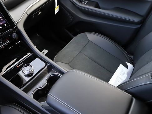 New 2025 Jeep Grand Cherokee Altitude image 25