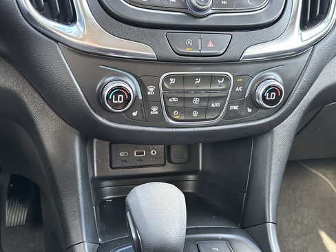Used 2023 Chevrolet Equinox LT FWD image 23