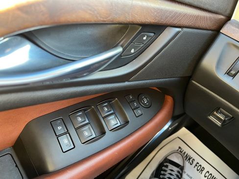 Used 2015 Cadillac Escalade Premium image 22