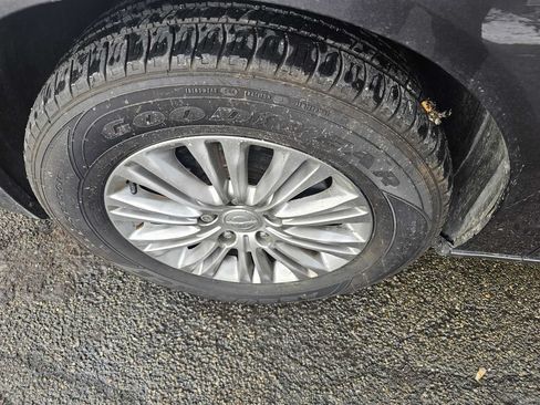 Used 2015 Chrysler Town & Country Touring-L w/ Driver Convenience Group FWD image 9