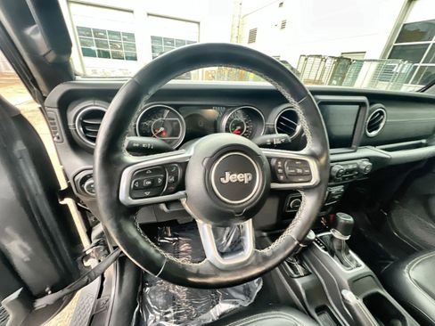 Used 2020 Jeep Gladiator Overland w/ Popular Equipment Package image 16