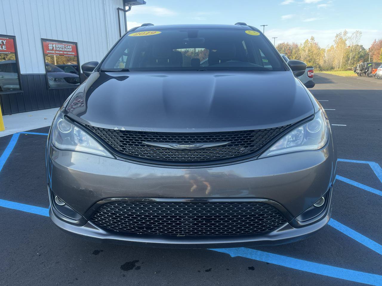 Used 2019 Chrysler Pacifica Touring-L w/ S Appearance Package FWD image 2