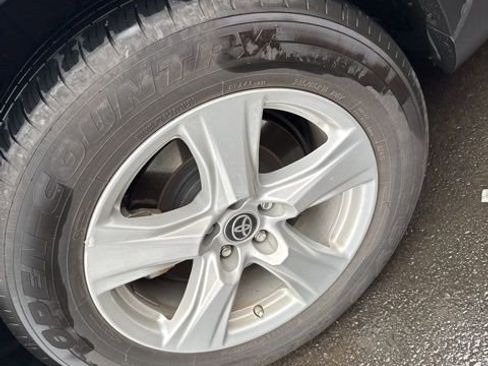 Used 2024 Toyota Highlander LE image 7