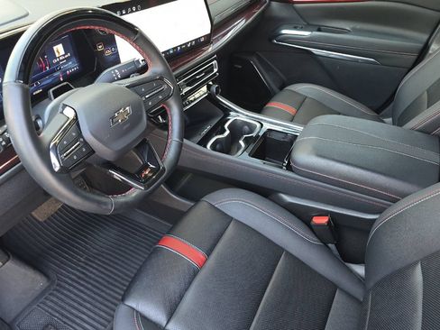 Used 2025 Chevrolet Traverse RS w/ LPO, Floor Liner Package AWD/4WD image 10