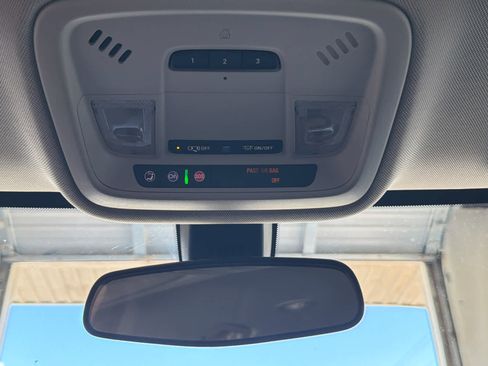 Used 2019 Chevrolet Traverse LT FWD image 46
