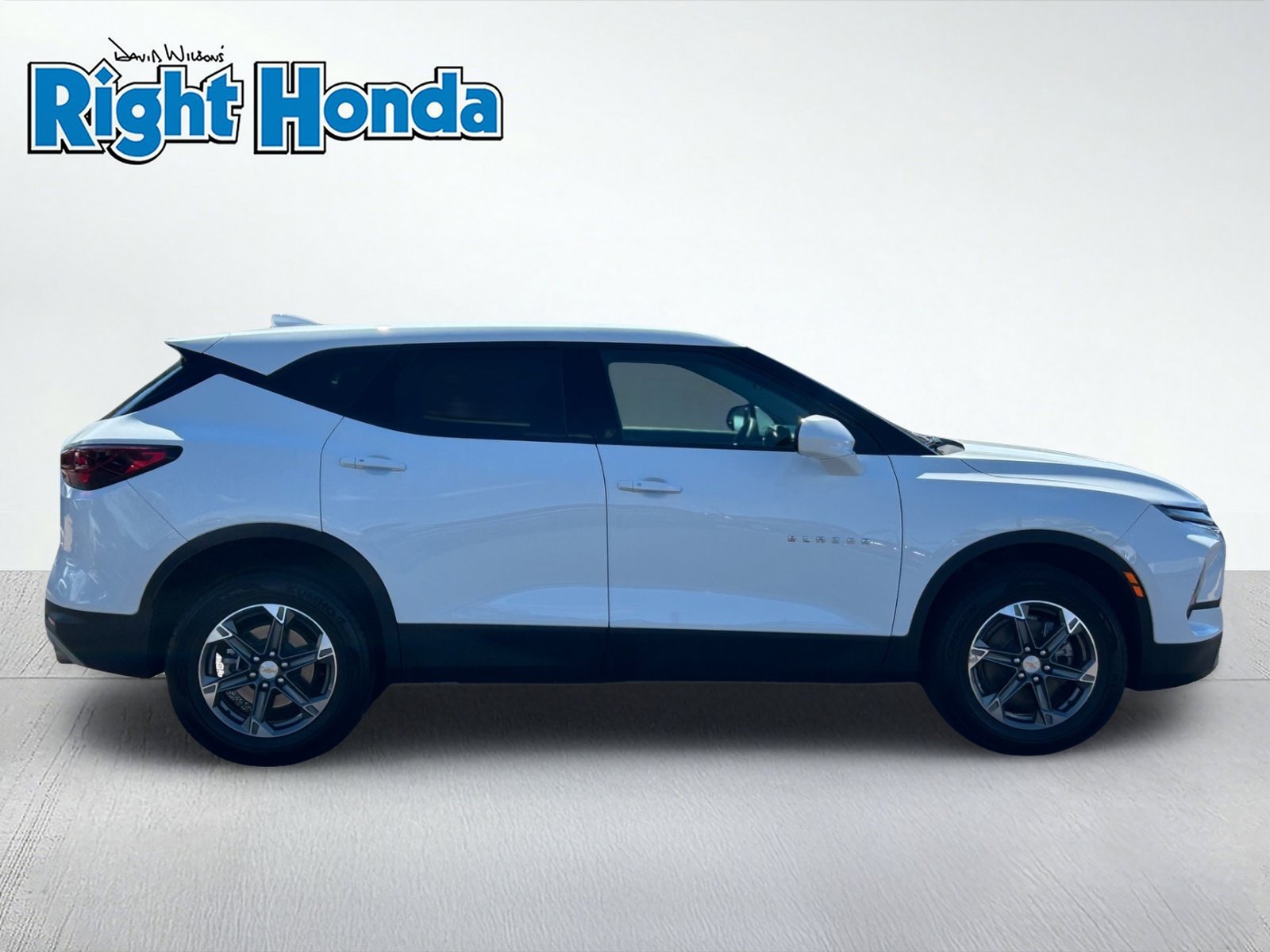 Used 2025 Chevrolet Blazer LT FWD image 7