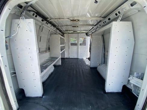 Used 2017 Chevrolet Express 2500 RWD image 12