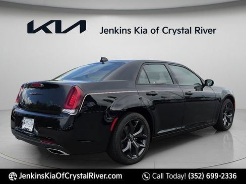 Used 2023 Chrysler 300 S w/ Comfort Group RWD image 5