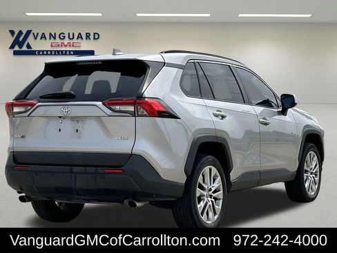 Used 2022 Toyota RAV4 XLE Premium image 9