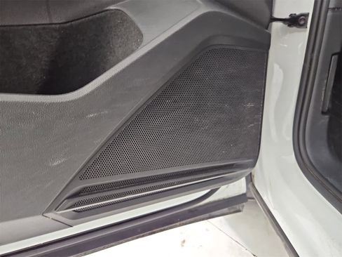 Certified 2022 Volkswagen Tiguan SE image 32