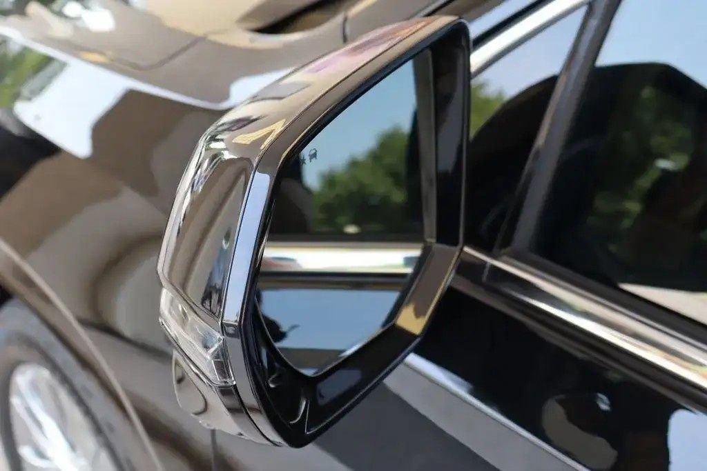 Used 2021 Cadillac Escalade Premium Luxury w/ Driver Assist Tech Package AWD/4WD image 30