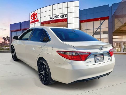 Used 2016 Toyota Camry SE image 3