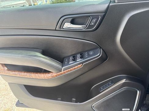 Used 2019 Chevrolet Suburban Premier RWD image 15
