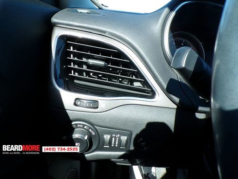 Used 2020 Jeep Cherokee Limited image 35