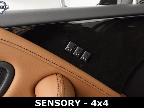 Used 2022 INFINITI QX80 Sensory image 12