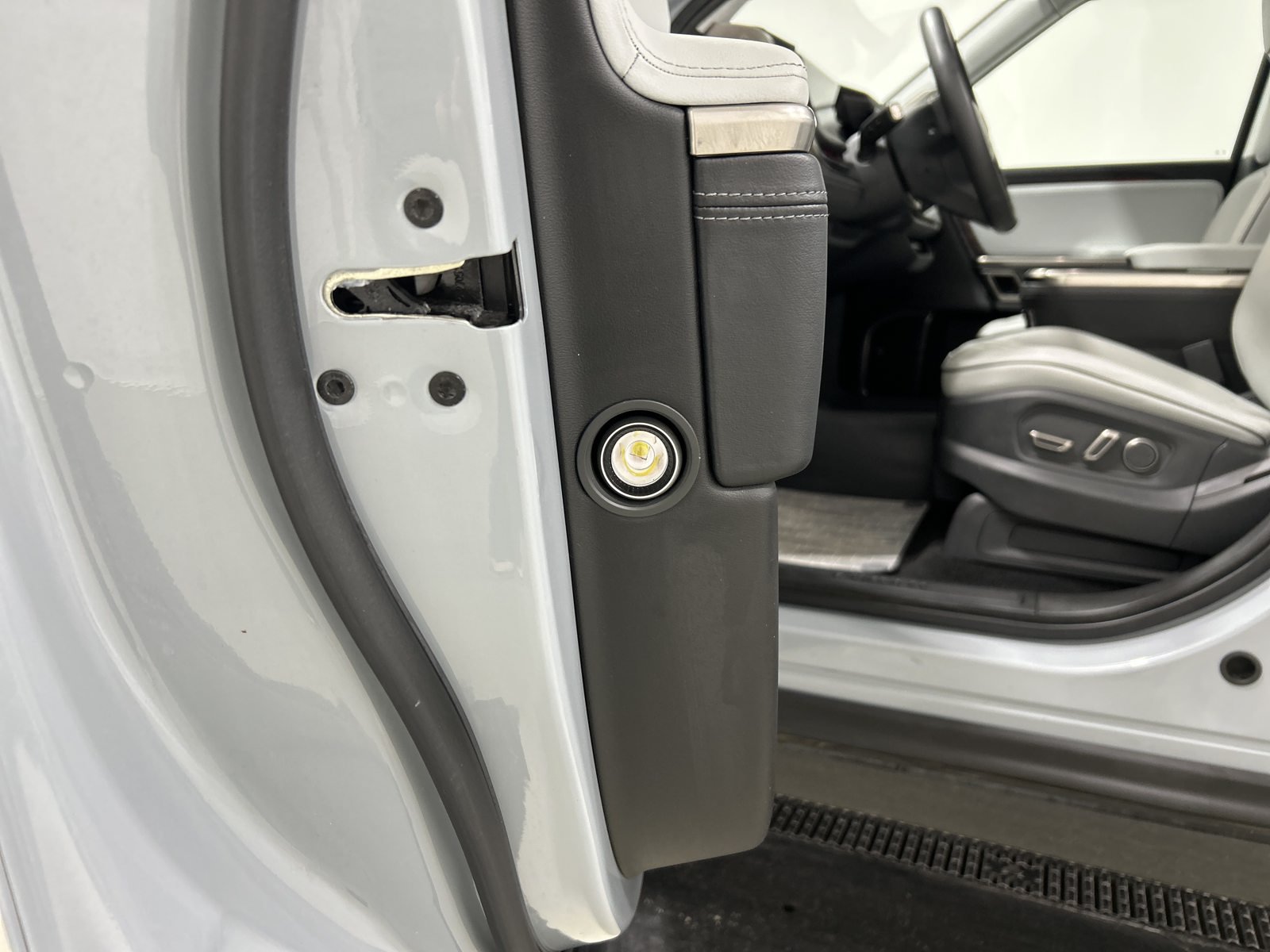 Used 2023 Rivian R1S Launch Edition Quad AWD/4WD image 32