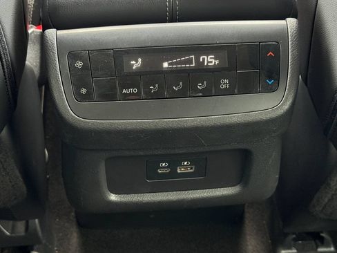 Used 2023 Nissan Pathfinder SL w/ Black Appearance Package AWD/4WD image 27