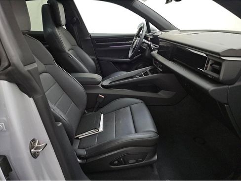 Used 2025 Porsche Macan 4 Electric w/ Premium Package AWD/4WD image 8