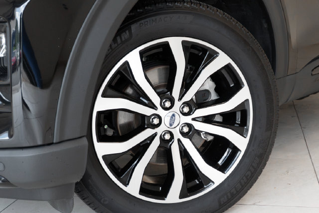 Used 2025 Ford Explorer ST-Line AWD/4WD image 2