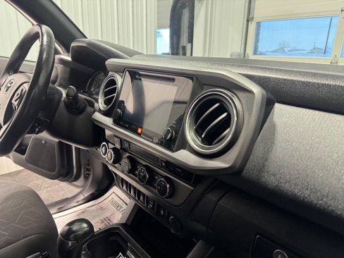 Used 2016 Toyota Tacoma TRD Off-Road image 22