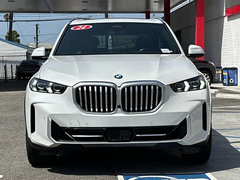 Used 2024 BMW X5 xDrive40i w/ Premium Package AWD/4WD image 9