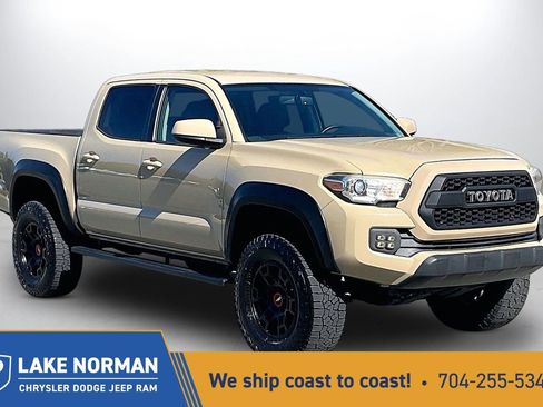 Used 2017 Toyota Tacoma SR5 w/ Tow Package image 1