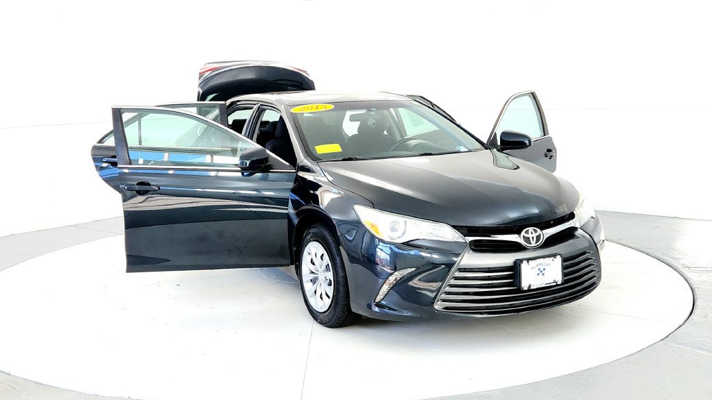 Used 2015 Toyota Camry LE w/ Moonroof Package FWD image 9