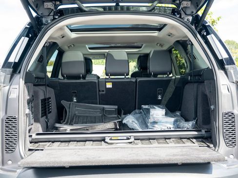 Certified 2024 Land Rover Discovery S image 38