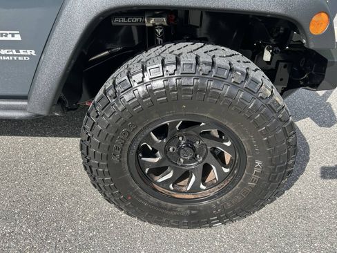 Used 2017 Jeep Wrangler Unlimited Sport w/ Quick Order Package 24S AWD/4WD image 13