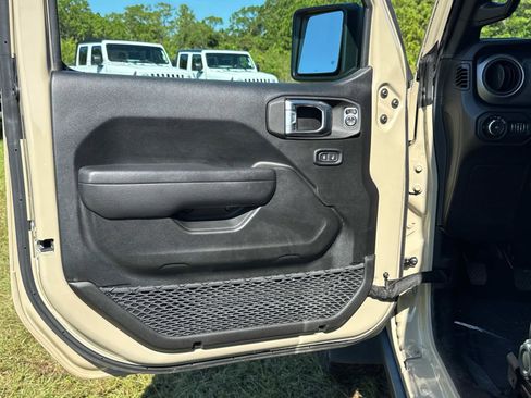 Certified 2022 Jeep Wrangler Willys image 11