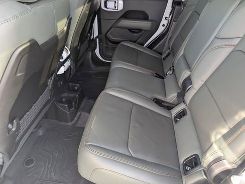Used 2025 Jeep Gladiator Mojave image 27