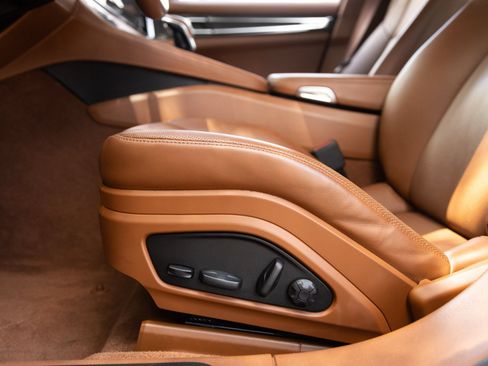 Certified 2022 Porsche Panamera Turbo S AWD/4WD image 22