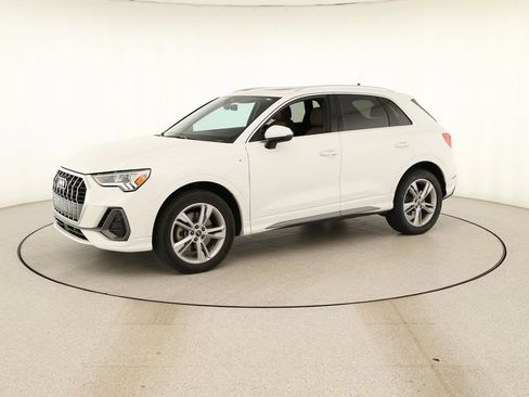 Certified 2023 Audi Q3 2.0T Premium w/ Convenience Package AWD/4WD image 13