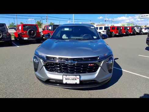 Used 2025 Chevrolet Trax RS w/ Driver Confidence Package FWD image 3