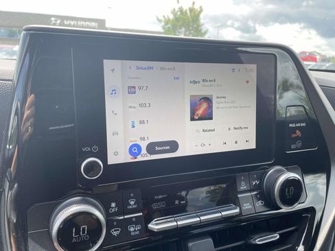 Used 2023 Toyota Highlander LE FWD image 18
