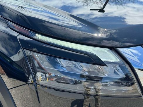 Used 2025 Nissan Pathfinder SV AWD/4WD image 9