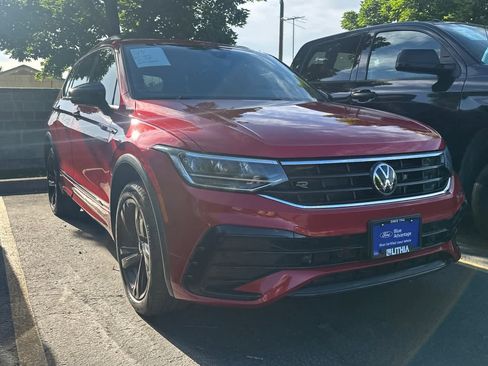 Used 2024 Volkswagen Tiguan SE R-Line AWD/4WD image 3