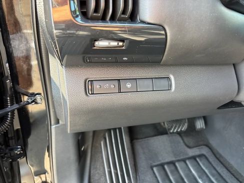 Used 2024 Nissan Pathfinder SV FWD image 17