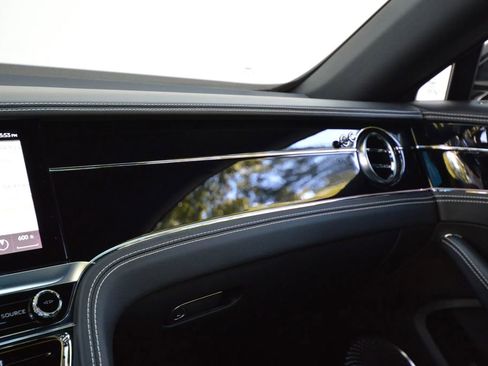 Used 2022 Bentley Flying Spur V8 image 56