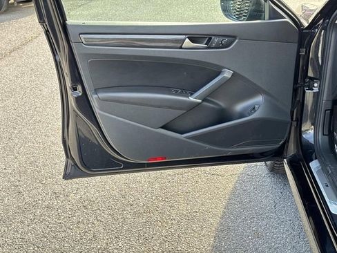 Used 2020 Volkswagen Passat 2.0T R-Line image 14